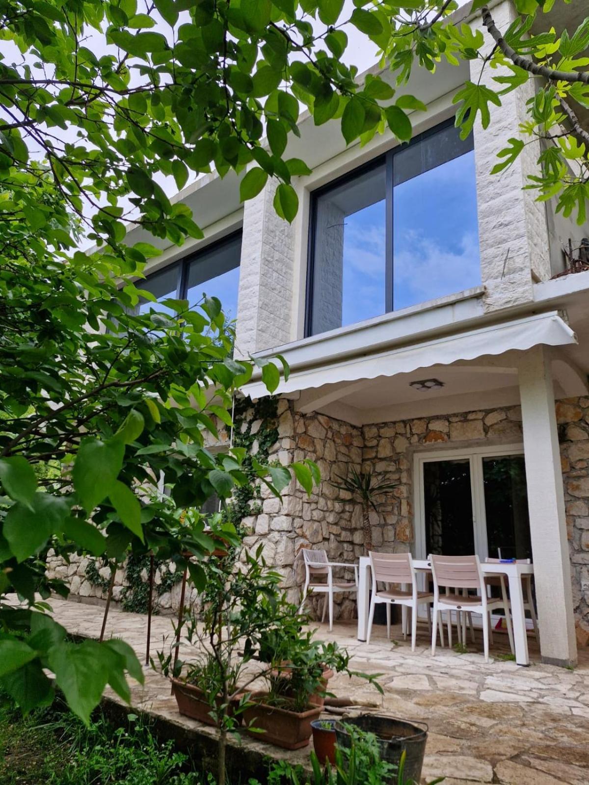 Garden House Apartment Budva